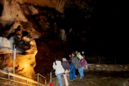 Roumanian delegation in Isturitz cave
