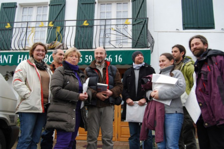Roumanian delegation in Isturitz cave