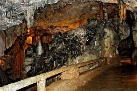 CUEVA DE VALPORQUERO