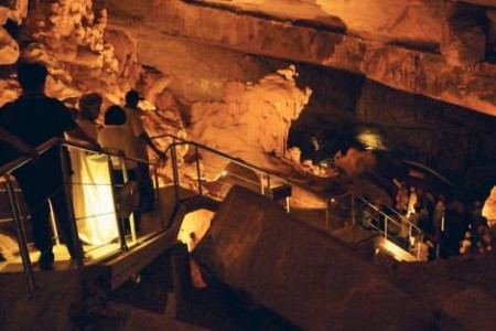 Al Hoota Cave